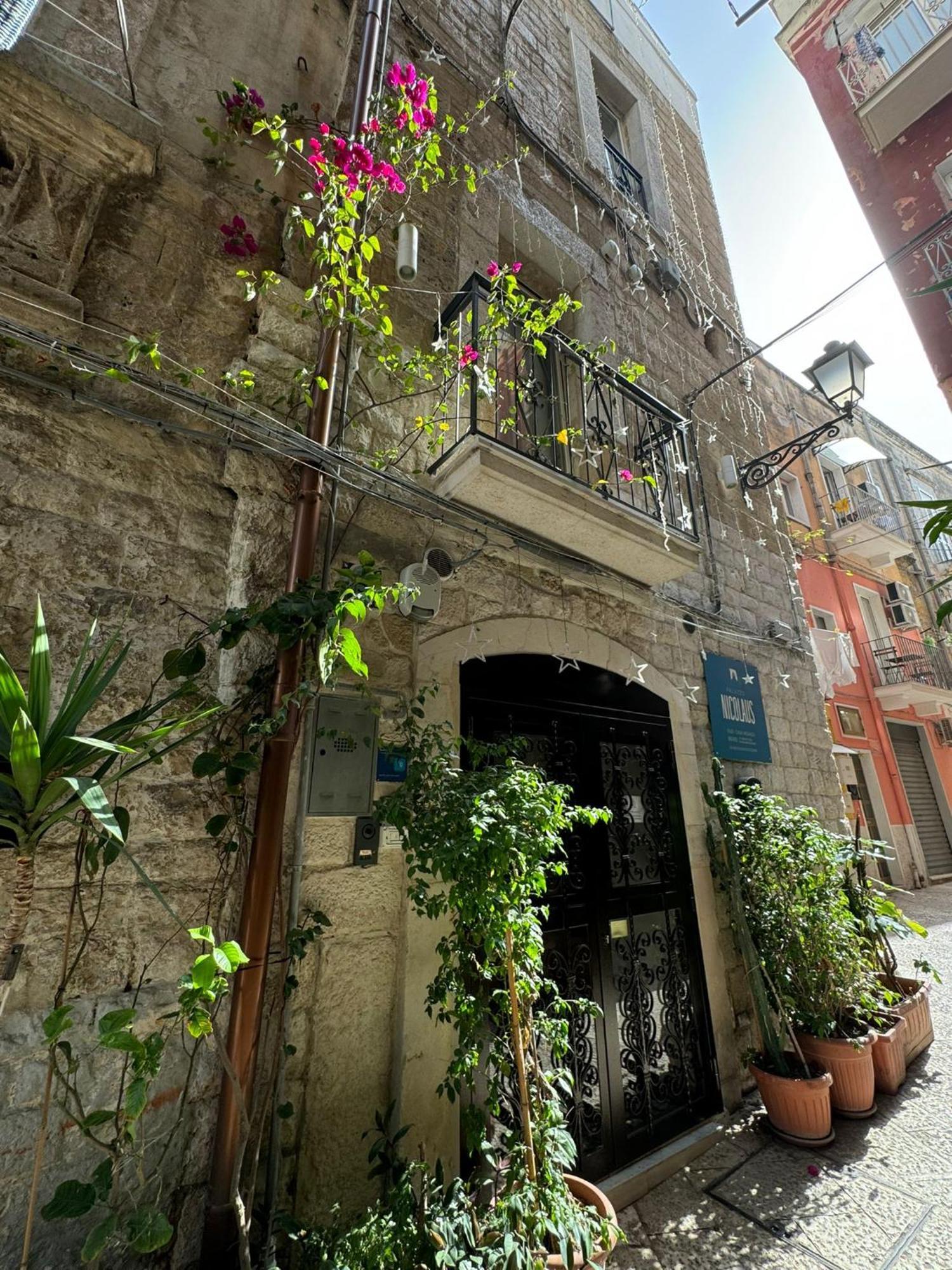 Palazzo Nicolaus Del Borgo Antico Bed and Breakfast Bari Exteriör bild